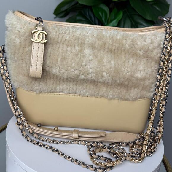 💎✨Authentic Chanel Gabrielle Hobo Shearling Shoulder Bag - Picture 1 of 8
